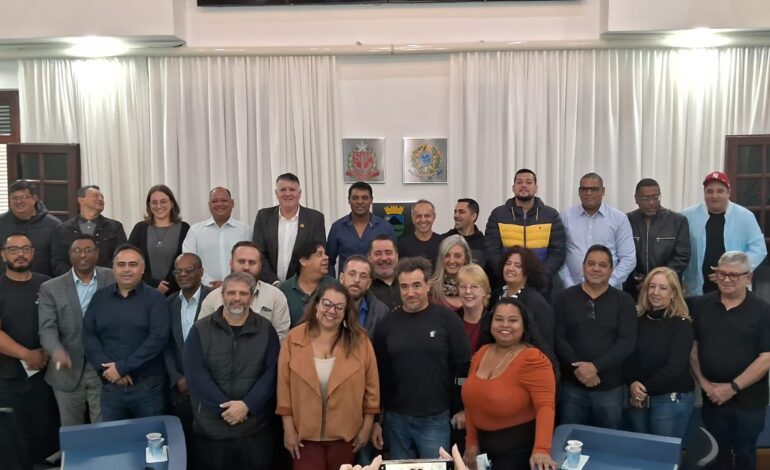 Jornalistas são homenageados na Câmara Municipal de Cotia