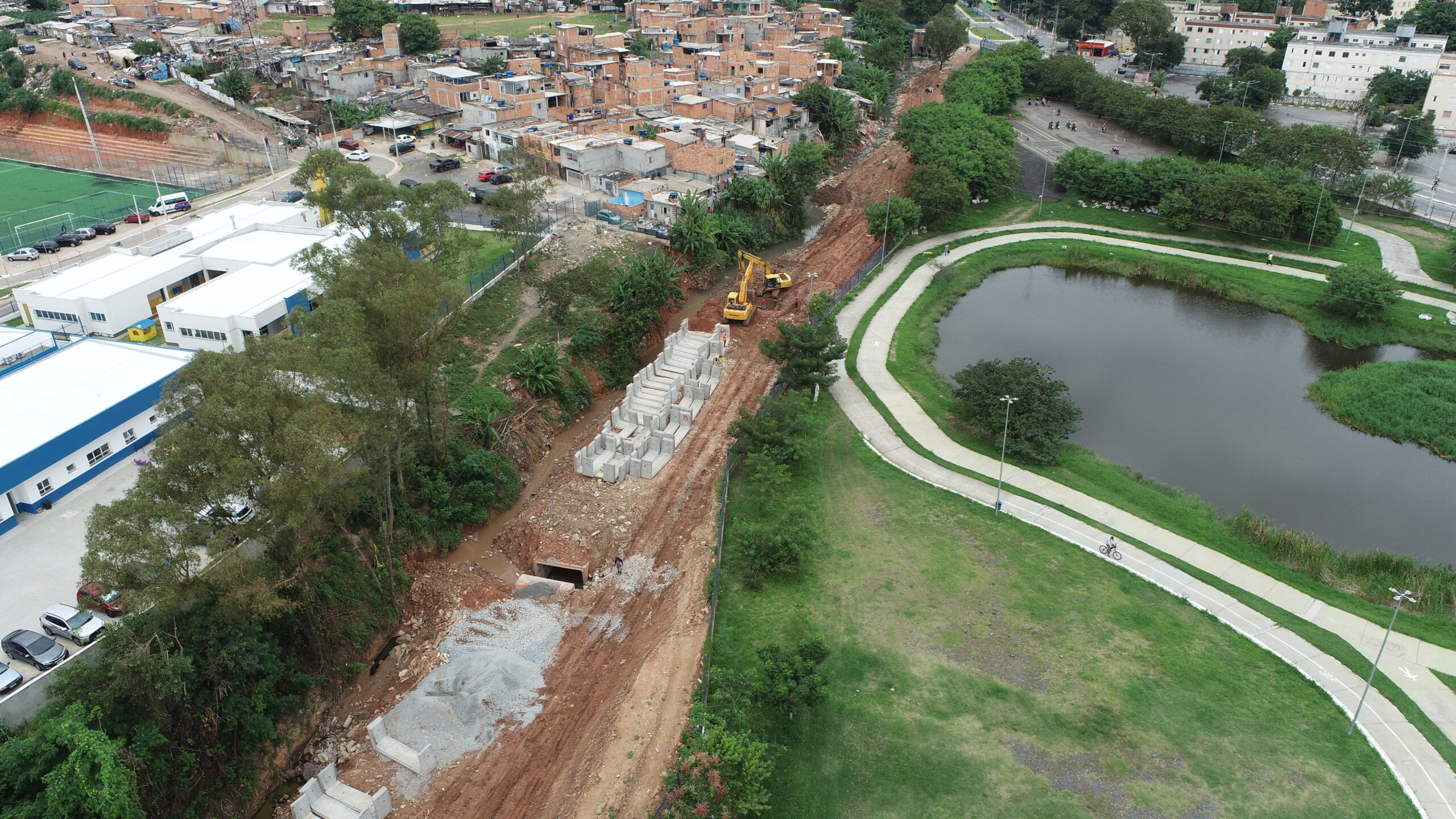 Prefeitura de Carapicuíba transforma área do Córrego do Chicão com canalização, bulevar e novo viário