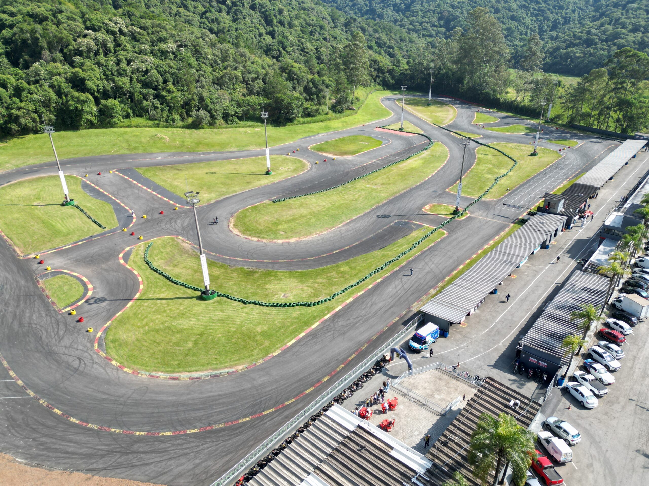 1ª ETAPA DO RACE KART SPORT 2025 LEVA ADRENALINA E DISPUTAS ACIRRADAS AO KARTÓDROMO DE ALDEIA DA SERRA
