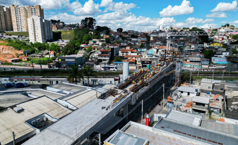 Via será interditada neste domingo (18) para avanço das obras do viaduto