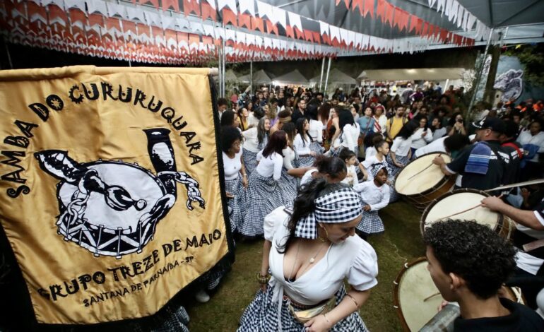 Centenas de pessoas prestigiam a Festa do Cururuquara