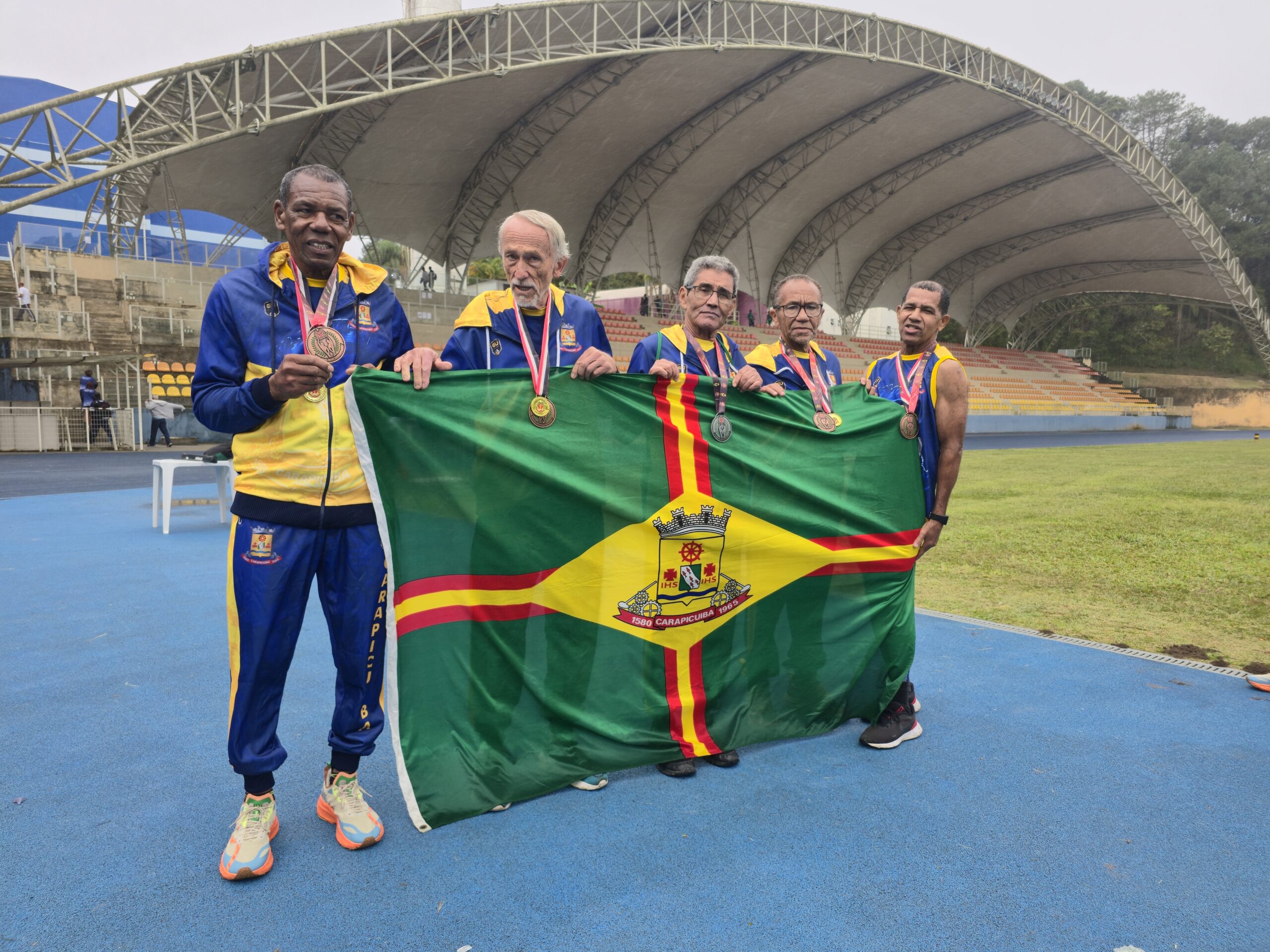 Atletas de Carapicuíba garantem medalhas na natação e atletismo nos Jogos da Melhor Idade 2025 