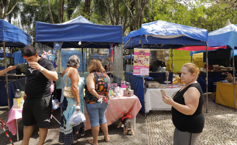 Feira de Artesanato e Gastronomia da Praça Oiapoque tem calendário atualizado.