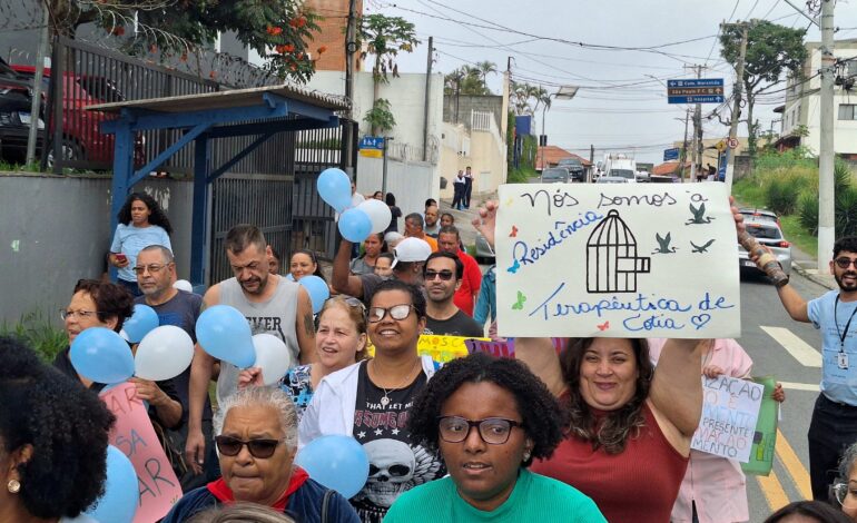 Equipe da Saúde Mental caminhou em celebração à luta antimanicomial