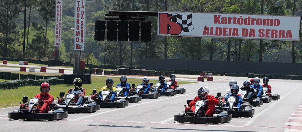 Adrenalina no feriado! Venha curtir o início do mais novo campeonato do kartismo paulista neste domingo (4), no Kartódromo Aldeia da Serra! Emoção, velocidade e disputas eletrizantes te esperam!
