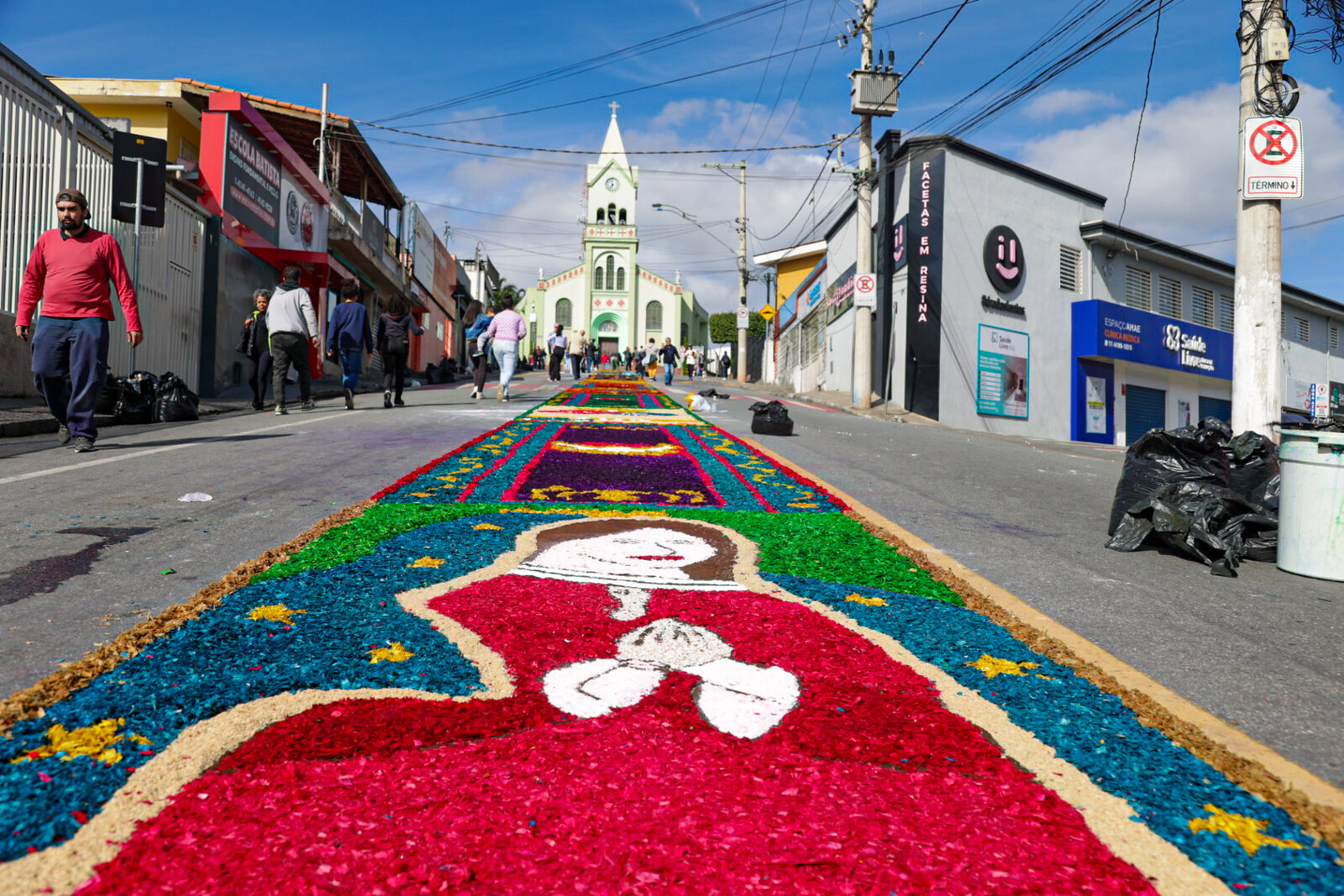 Itapevi celebra Corpus Christi com missas, procissões e montagem de tapetes coloridos nesta quinta-feira (19)