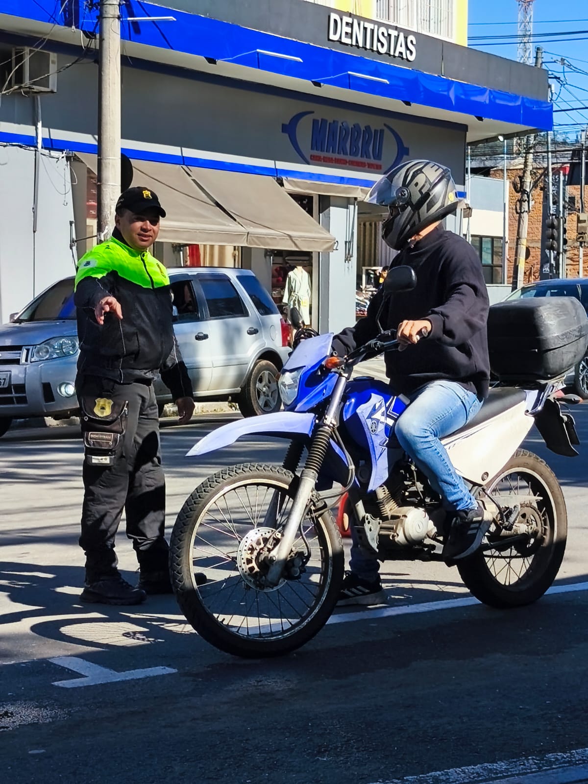 Mais de 100 motociclistas foram abordados em ação educativa em Cotia