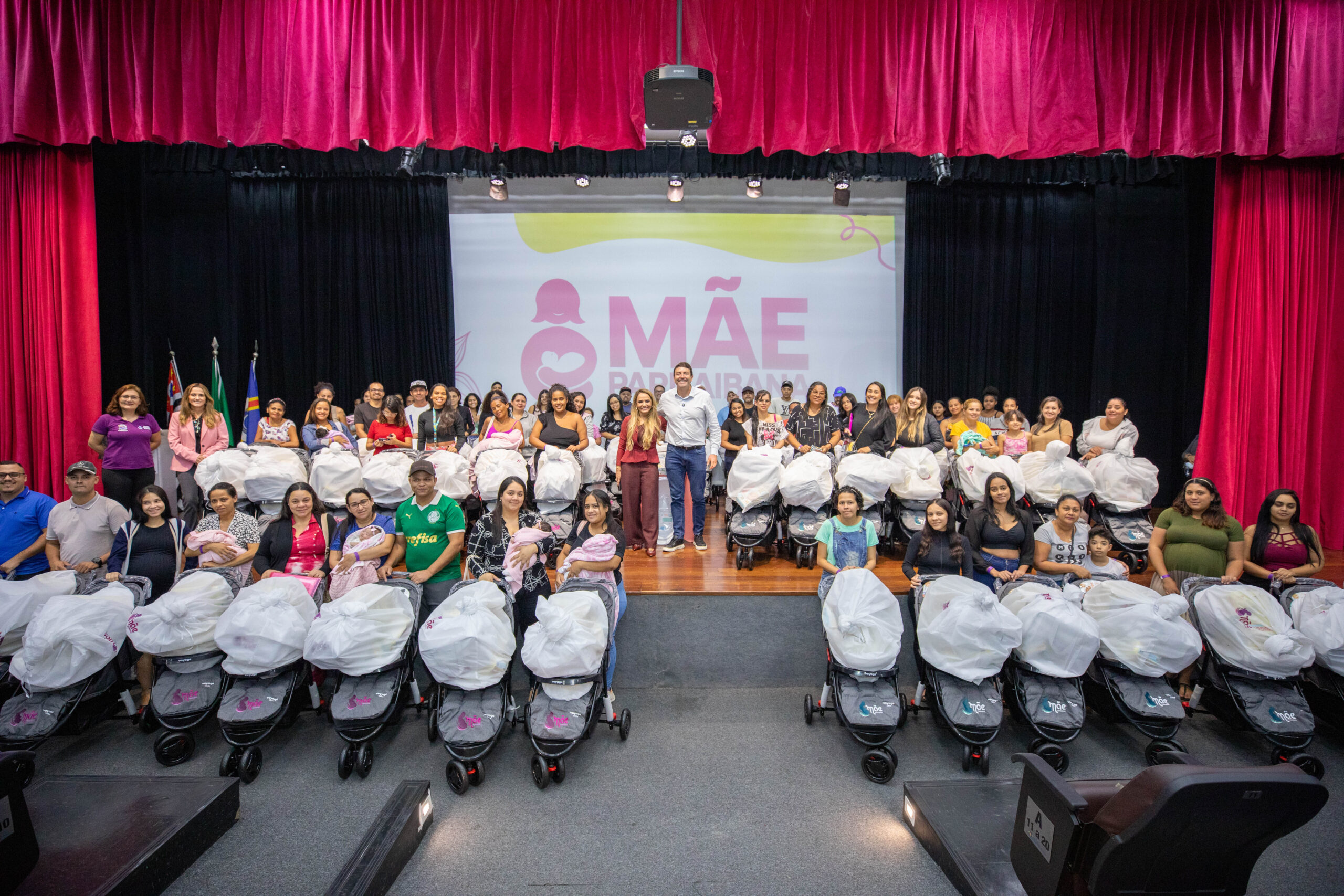 Prefeitura de Santana de Parnaíba contempla 180 mamães com nova entrega do kit de enxoval do programa Mãe Parnaibana