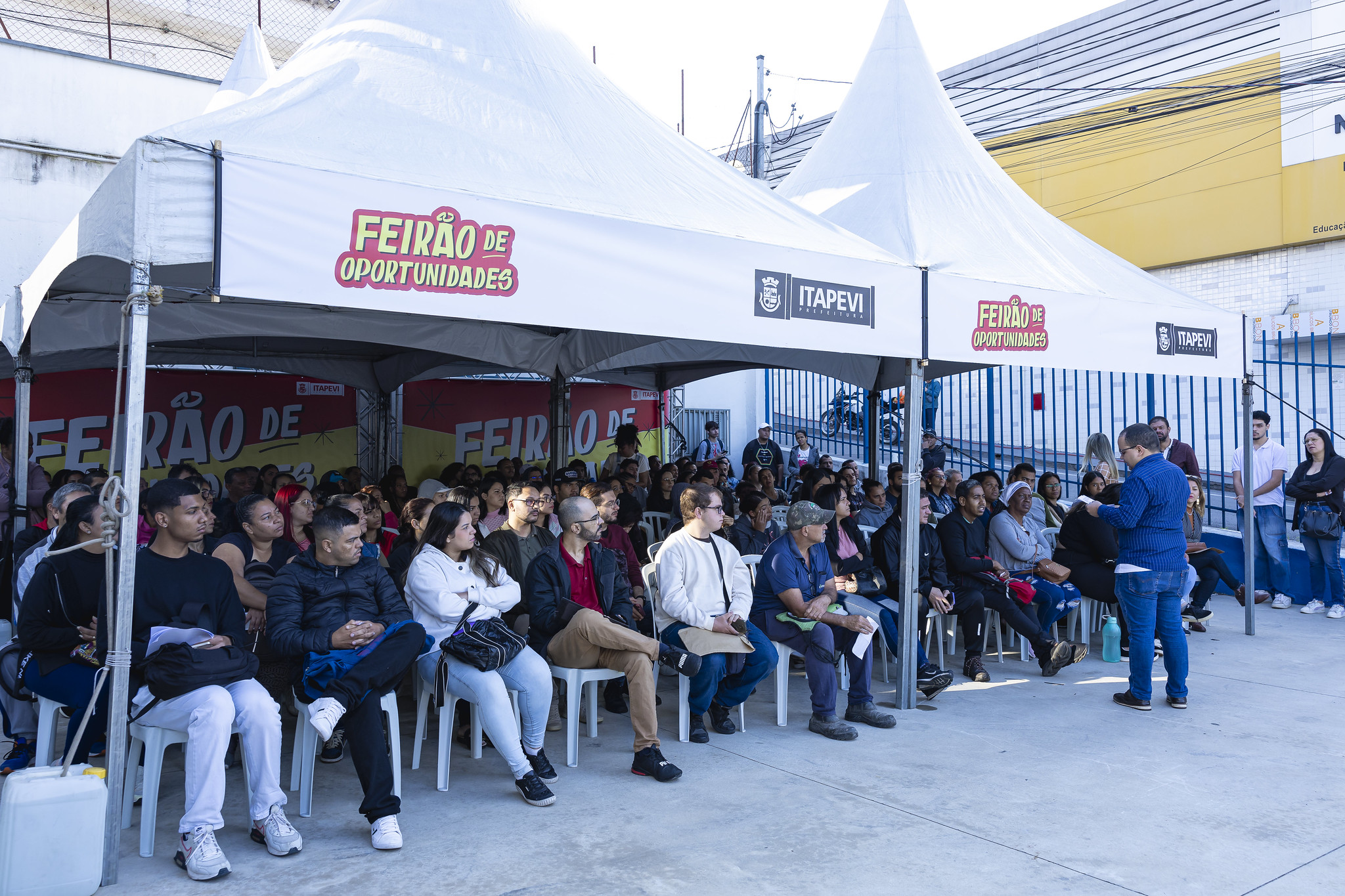 Teco realiza Feirão de Empregos na Praça Carlos de Castro