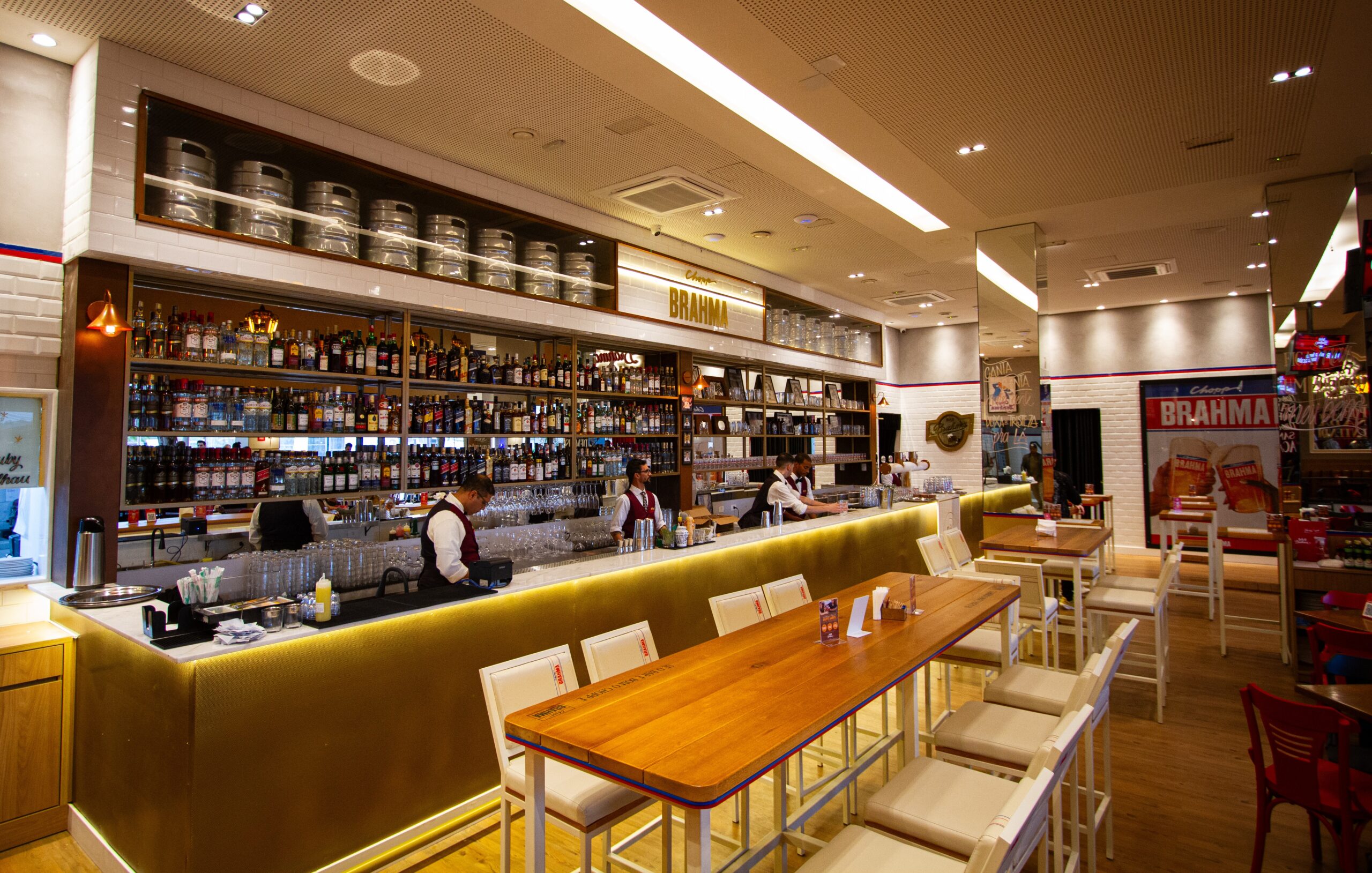 Bar Brahma Granja Viana abre mês de julho com samba, sertanejo e tributo a Sade