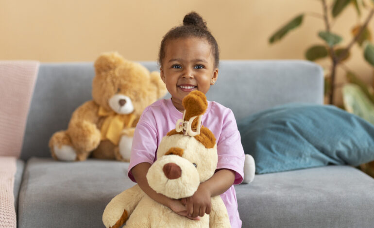 Missão Brincar: Fundo Social de Carapicuíba arrecada brinquedos para crianças dos abrigos