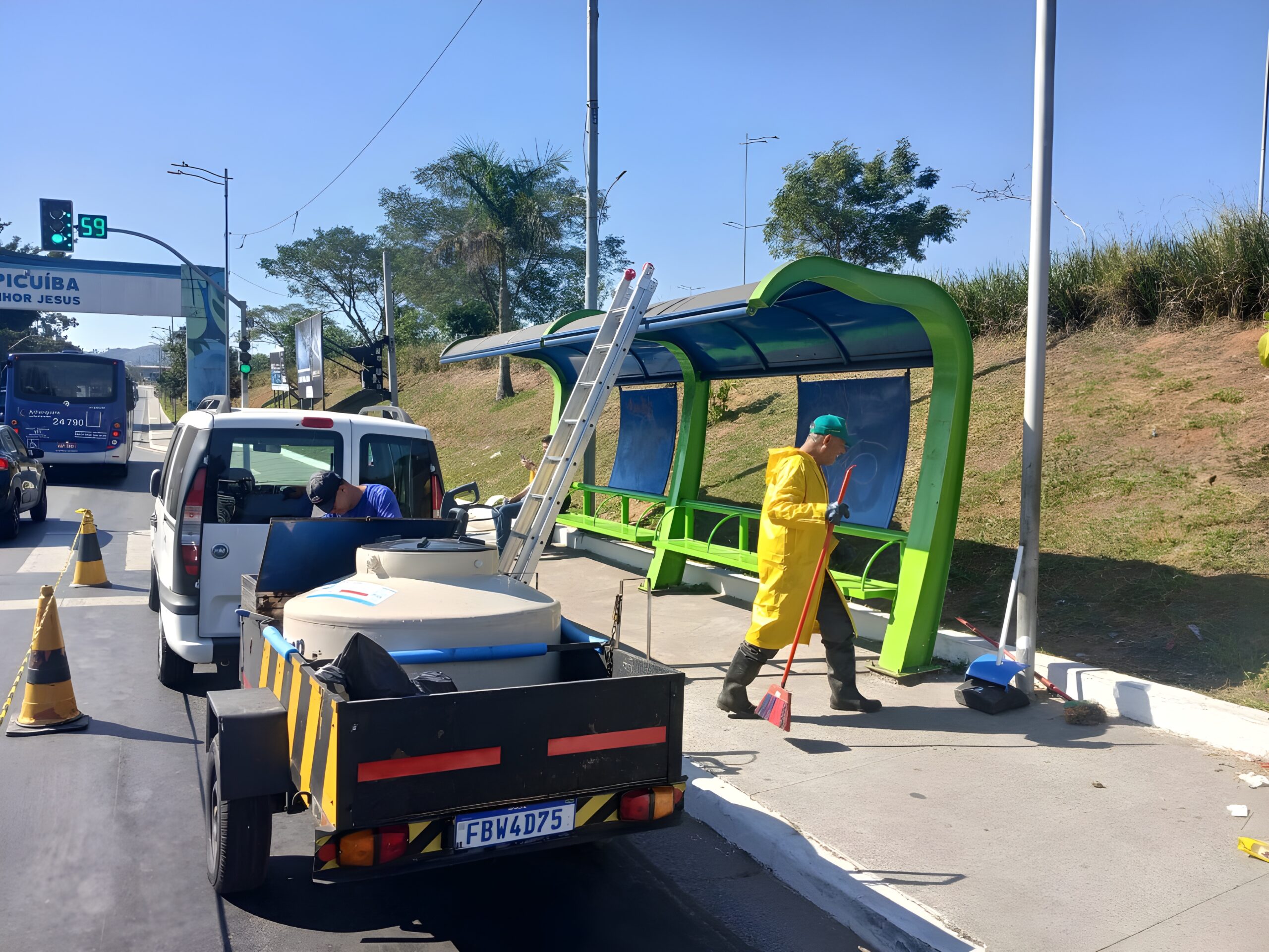 Prefeitura de Carapicuíba realiza revitalização e ampliação dos pontos de ônibus da cidade