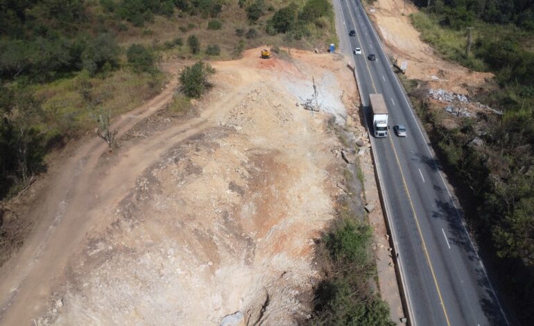 Obras de duplicação da Rodovia Lívio Tagliassachi (SPA-053) em São Roque têm etapa de detonação de rochas com bloqueio total da pista