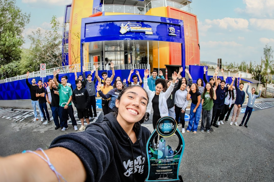 SANTANA DE PARNAÍBA É PIONEIRA NA FORMAÇÃO DE TALENTOS TECH COM A FÁBRICA DE PROGRAMADORES