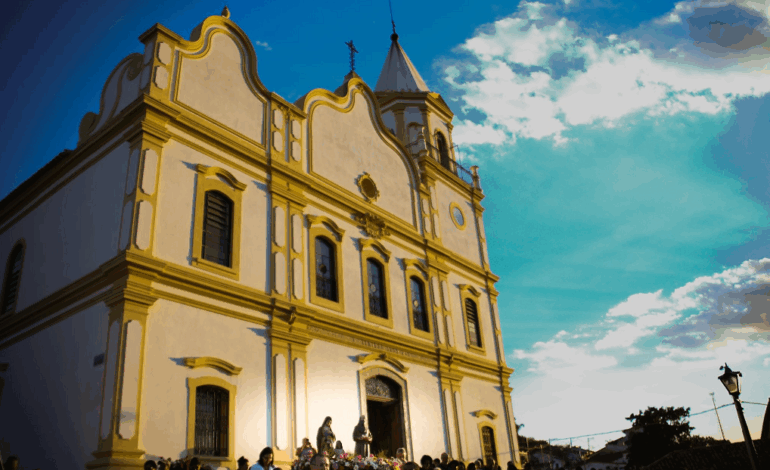 SANTANA DE PARNAÍBA CELEBRA SUA PADROEIRA COM FÉ E TRADIÇÃO