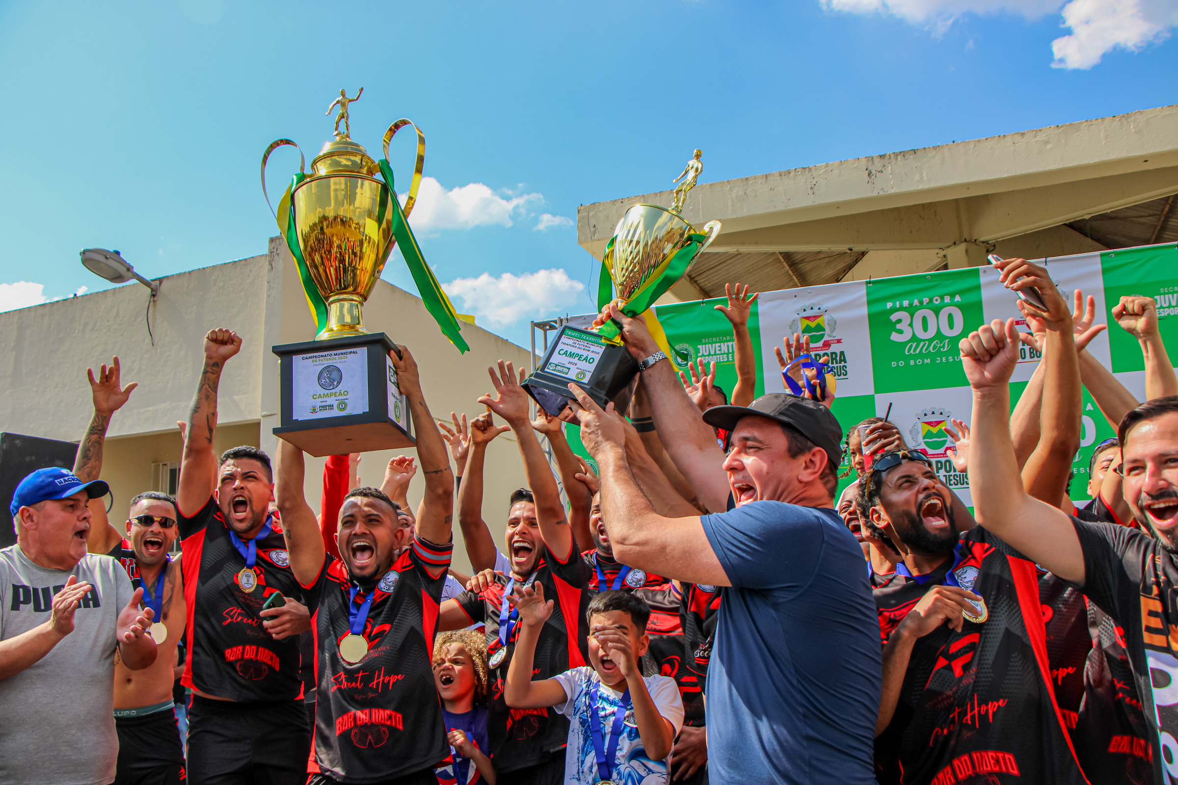 “NINGUÉM TÁ PURO” FATURA O TÍTULO DO CAMPEONATO DE FUTEBOL TERCEIRO CENTENÁRIO DE PIRAPORA DO BOM JESUS