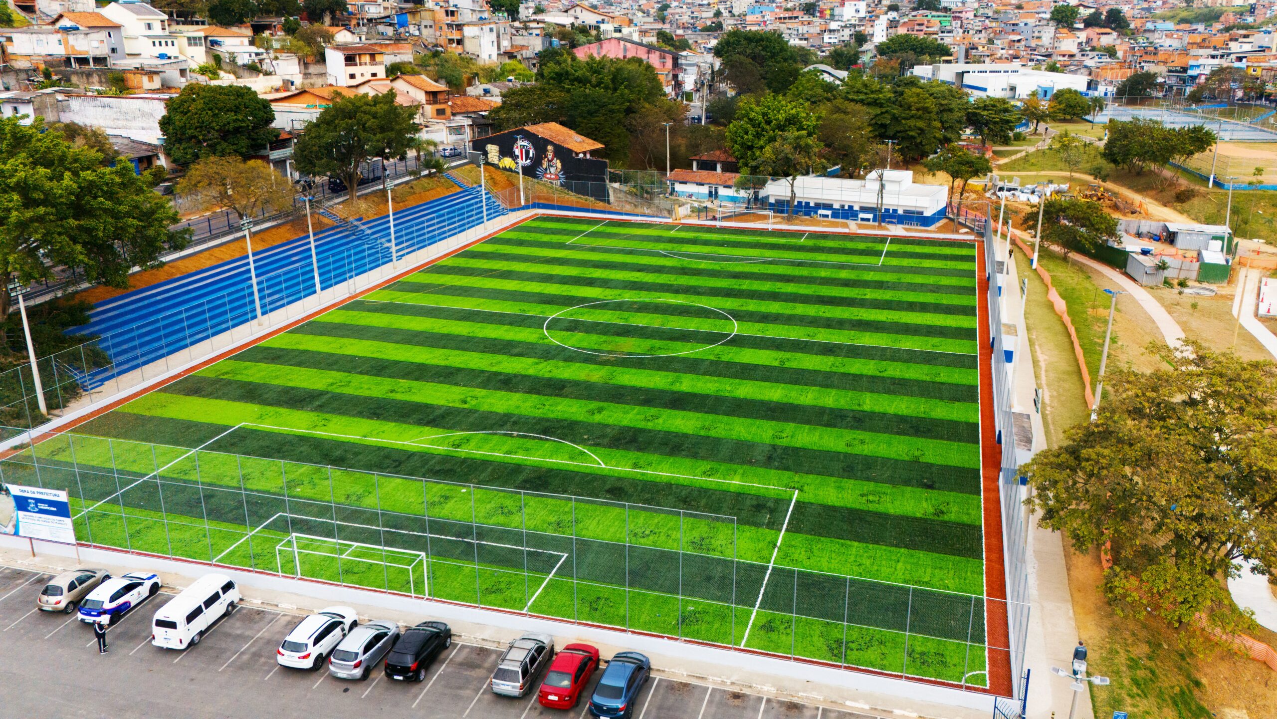 Com show da Banda Djavú, Prefeitura de Carapicuíba entrega revitalização do Campo do Planalto neste domingo (24)