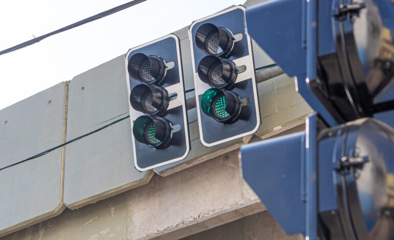 Itapevi instala primeiro semáforo sonoro para ampliar acessibilidade na região central
