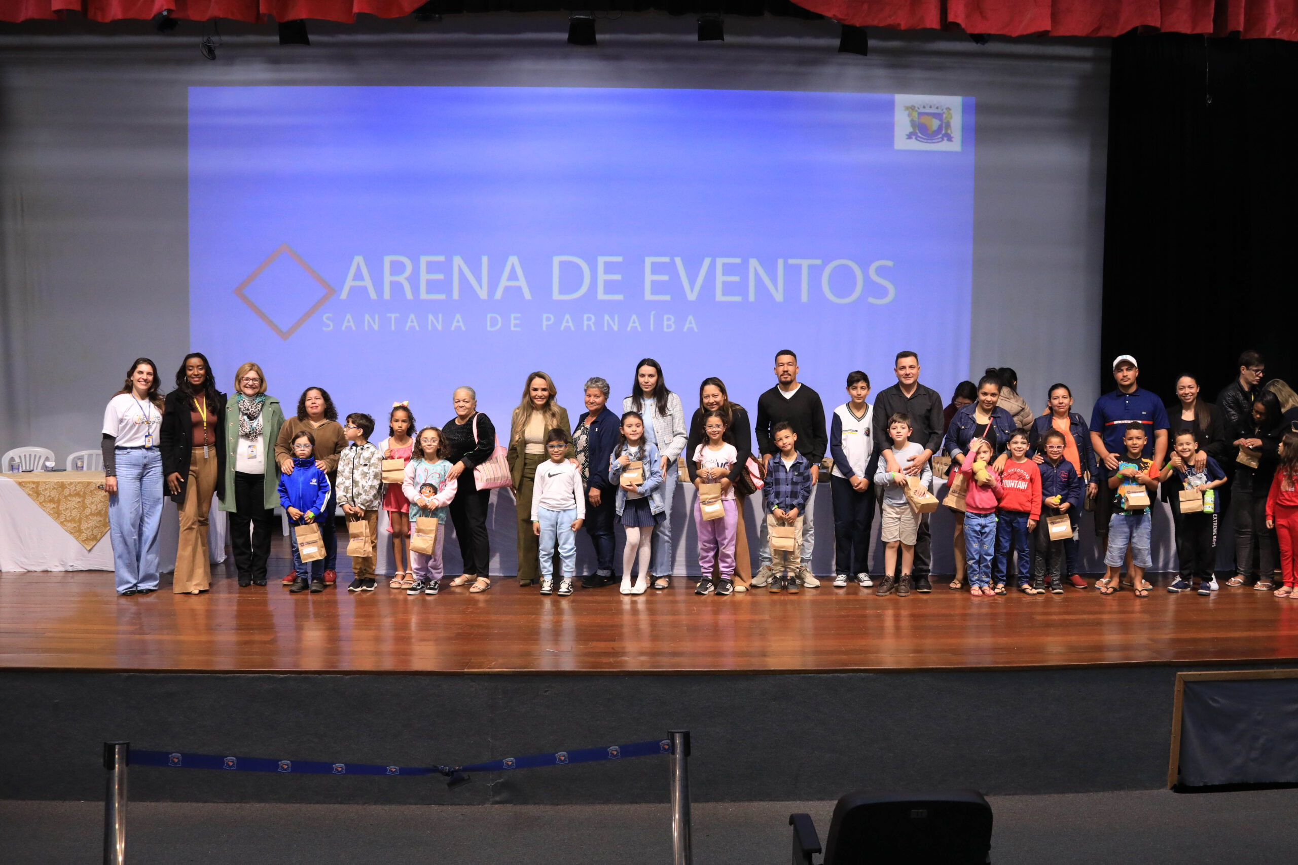 Prefeitura de Santana de Parnaíba beneficia 218 alunos com entrega de óculos de grau por meio do Projeto Águia