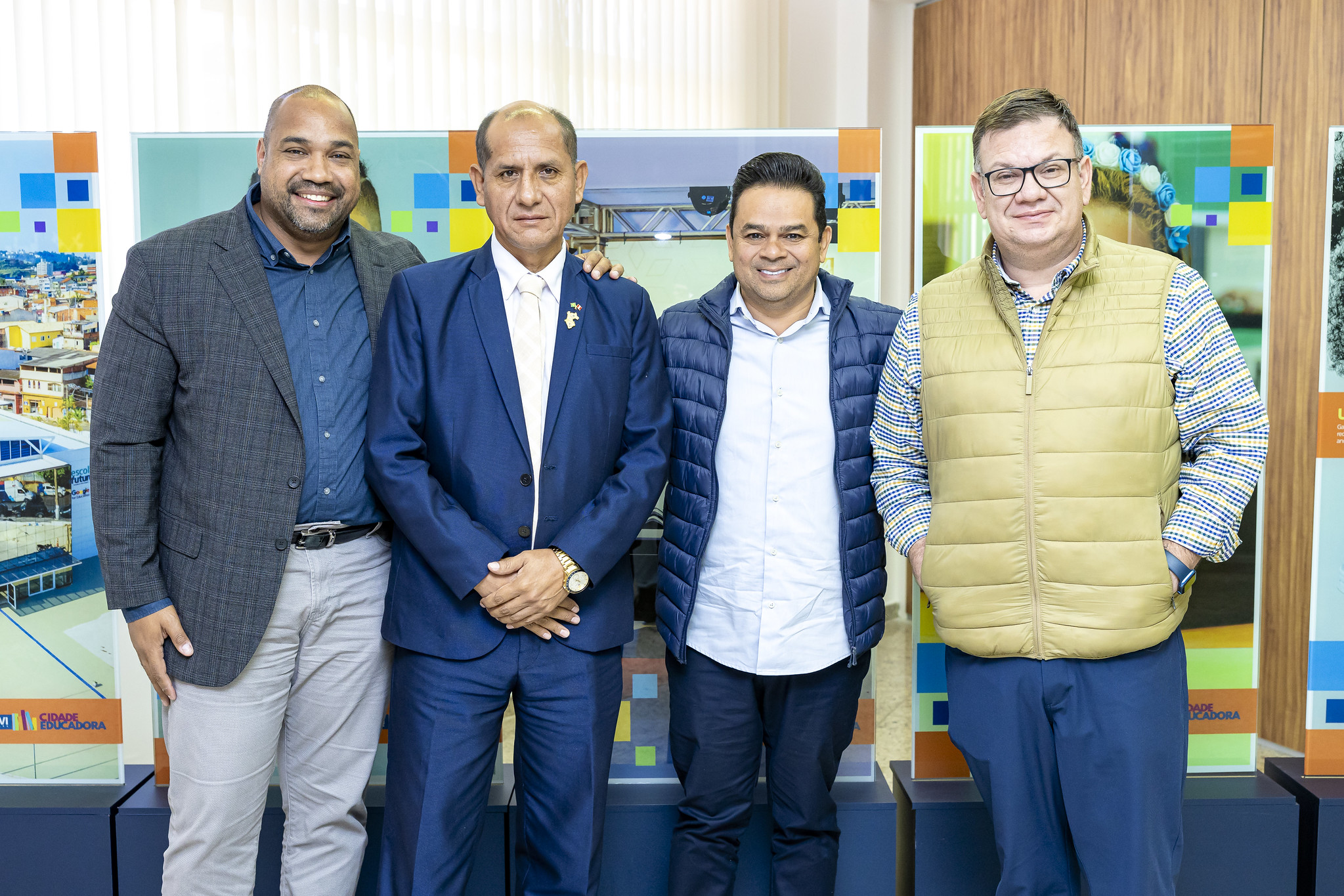 Prefeito Teco leva Itapevi ao cenário internacional em encontro com comitiva de El Salvador