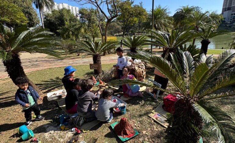 Parque Municipal Dom José vira palco para a imaginação infantil no “Parque dos Dinossauros” 
