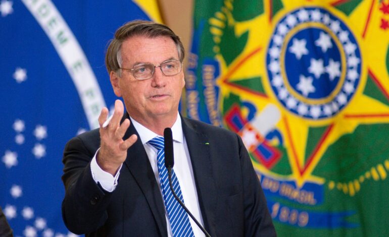 Ministro do Supremo Tribunal Federal (STF), Alexandre de Moraes, decretou a prisão domiciliar do ex‑presidente Jair Bolsonaro