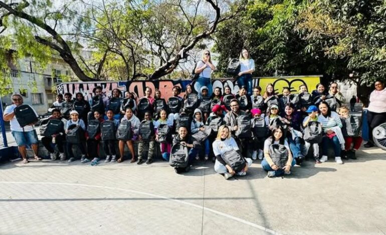 Crianças do projeto Raquetes para a Vida de Itapevi recebem kits escolares em ação solidária do Instituto MPD