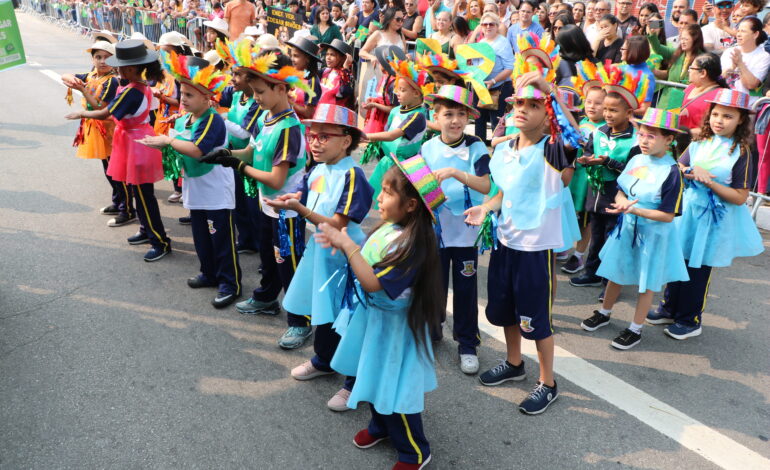 Com o tema “Carapicuíba – 60 anos”: Prefeitura realiza o desfile cívico-militar de 7 de setembro