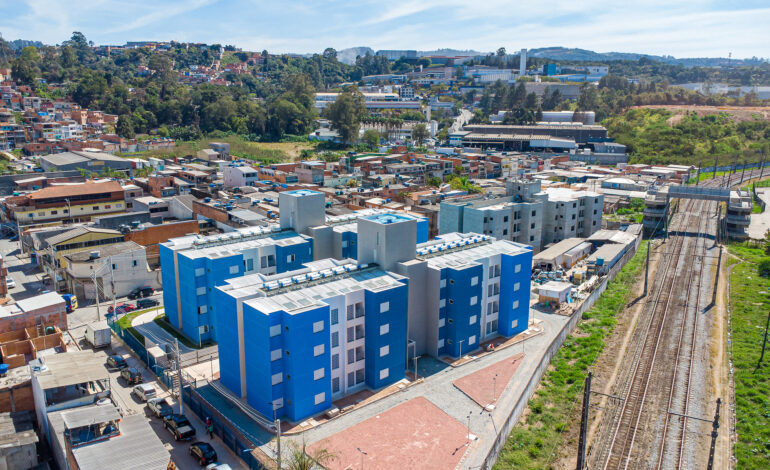 Prefeito Teco realiza sorteio de 62 apartamentos do Conjunto Habitacional Vitápolis