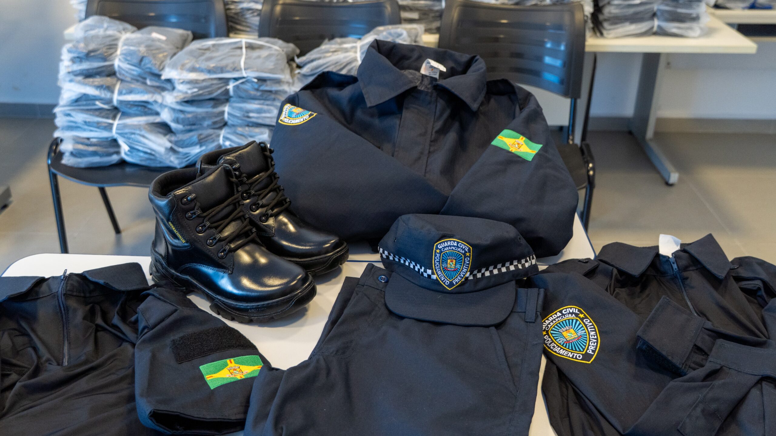 Prefeitura de Carapicuíba entrega novos uniformes à Guarda Civil Municipal