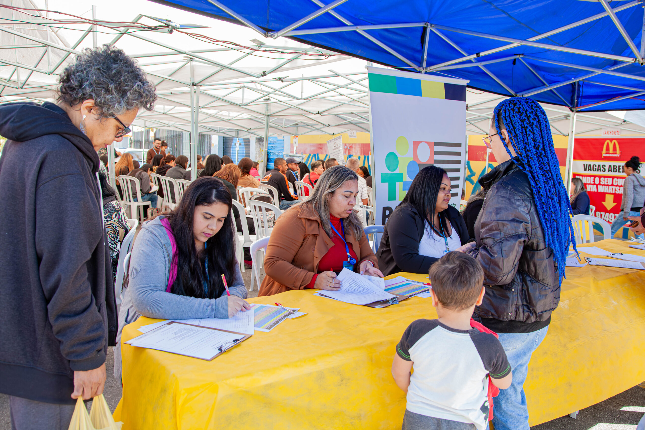 Prefeitura de Carapicuíba oferece mais de 500 vagas de emprego com o PAT Itinerante no Parque Santa Tereza 