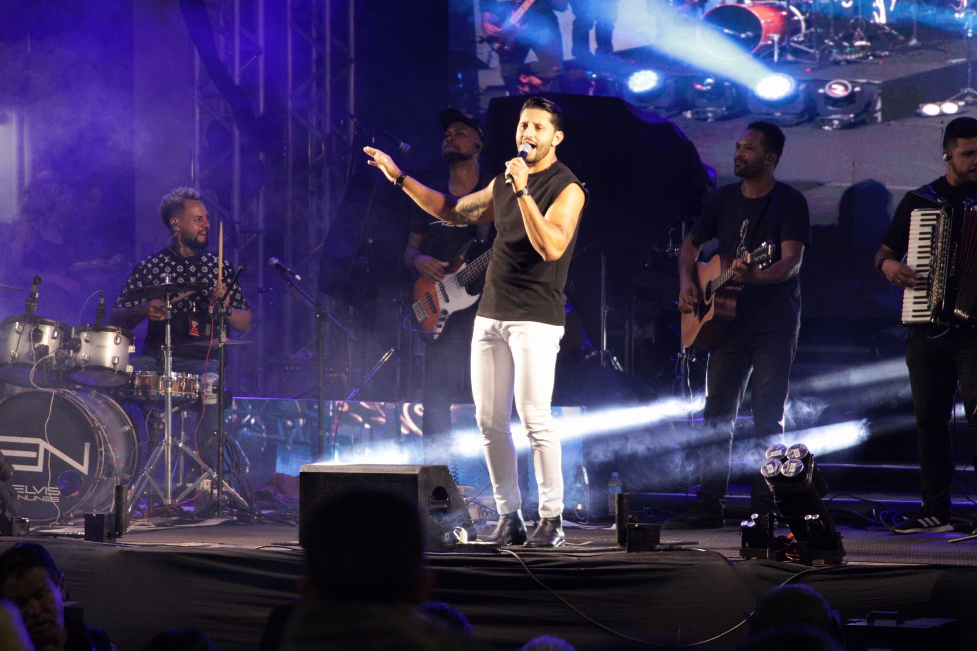 Domingo, 14, show com o cantor Elvis Nunes encerrará a Romaria de Cotia a Pirapora