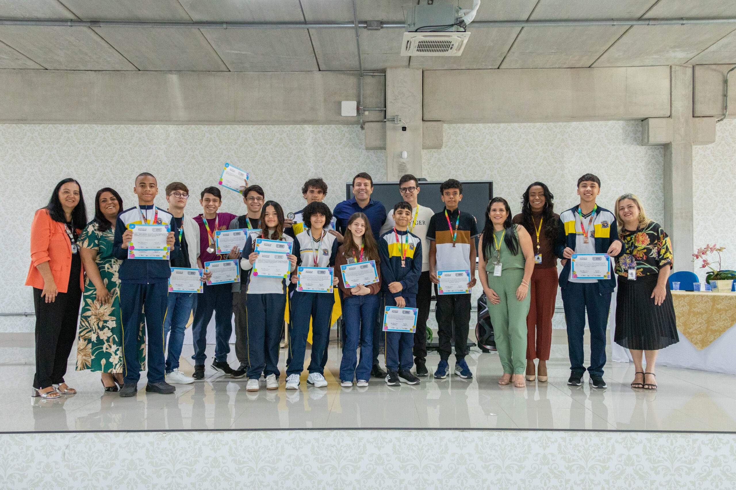 Prefeitura de Santana de Parnaíba homenageia estudantes medalhistas da Olimpíada Brasileira de Matemática