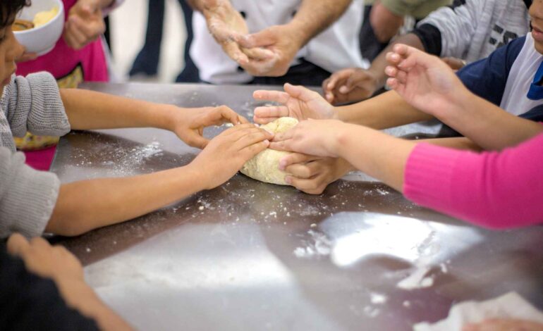 Projeto Mão na Massa promove integração social e autonomia para jovens atendidos pelo CAPS Infantojuvenil