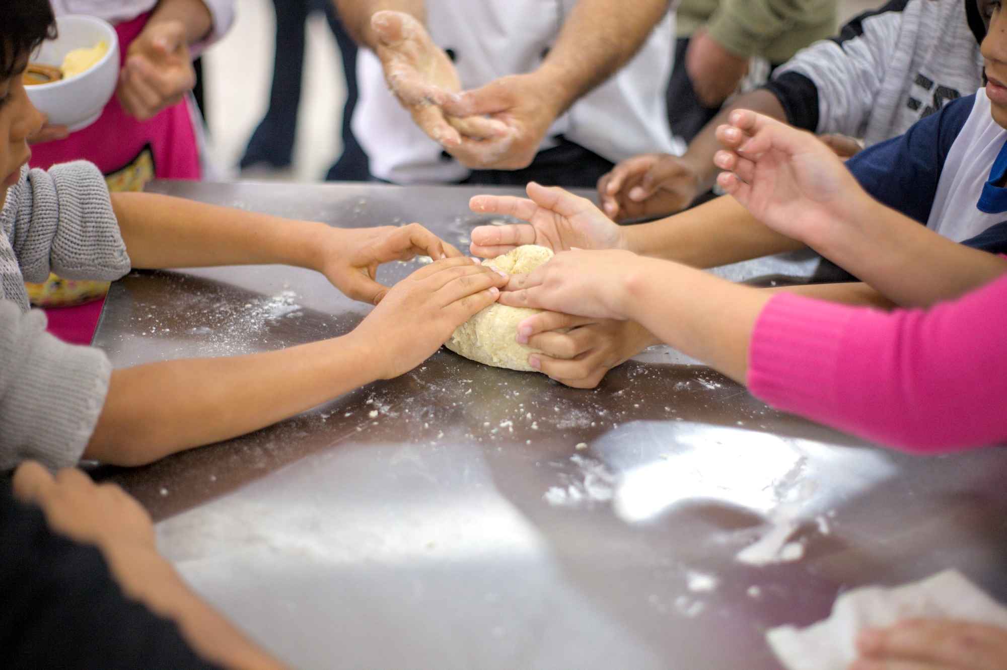 Projeto Mão na Massa promove integração social e autonomia para jovens atendidos pelo CAPS Infantojuvenil