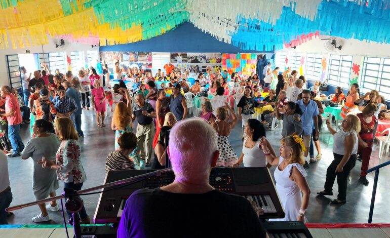 Sábado (11/10) é dia de Baile da Melhor Idade em Caucaia do Alto