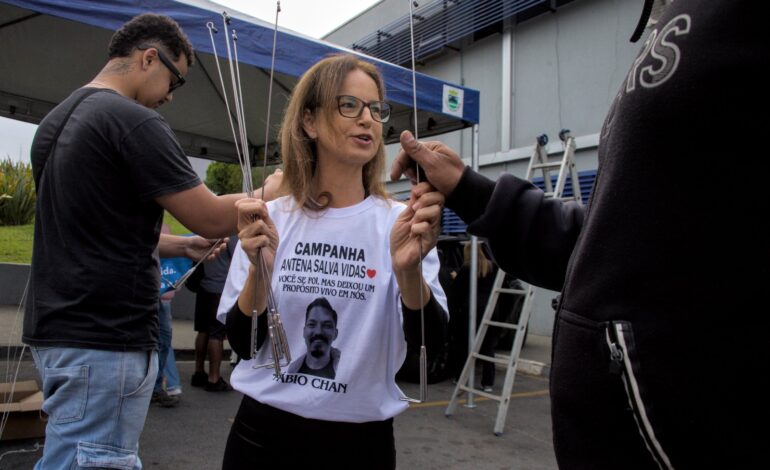 Centenas de antenas corta-pipa foram distribuídas em ação de conscientização