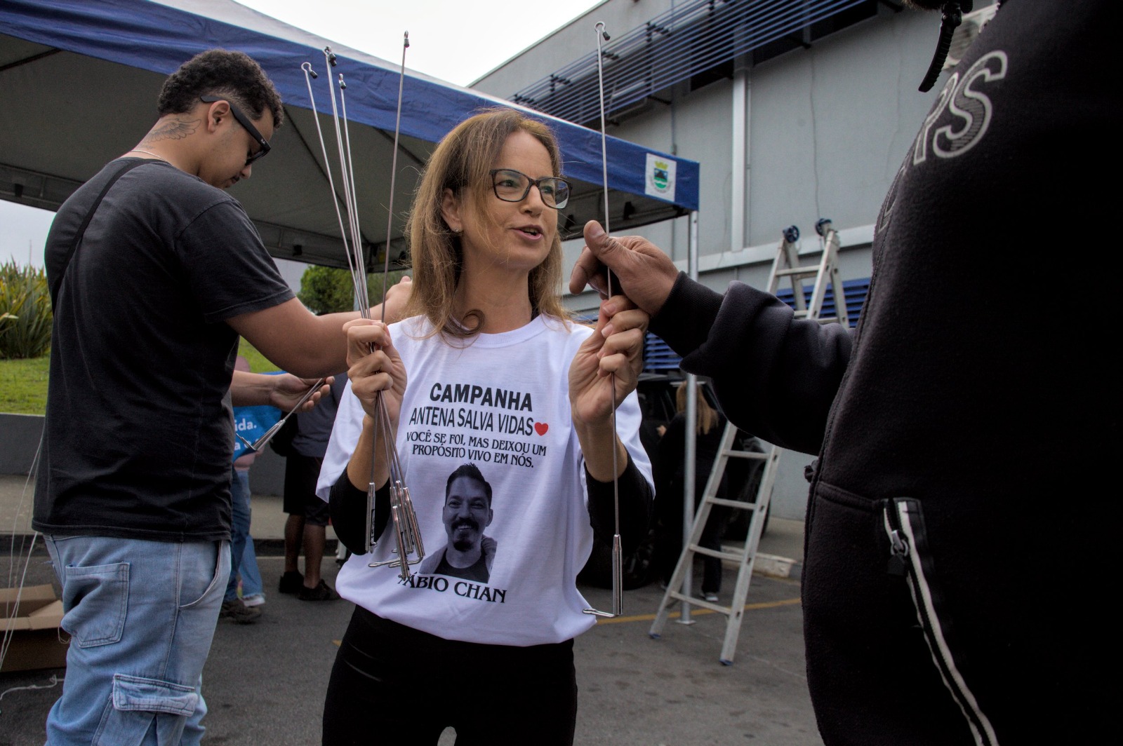 Centenas de antenas corta-pipa foram distribuídas em ação de conscientização