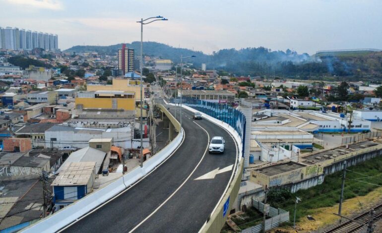 Teco entrega novo viaduto em Itapevi