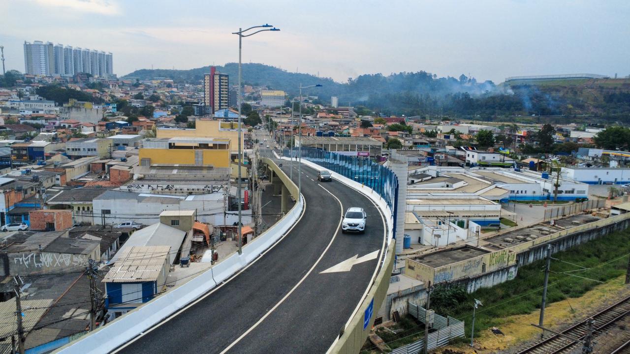 Teco entrega novo viaduto em Itapevi
