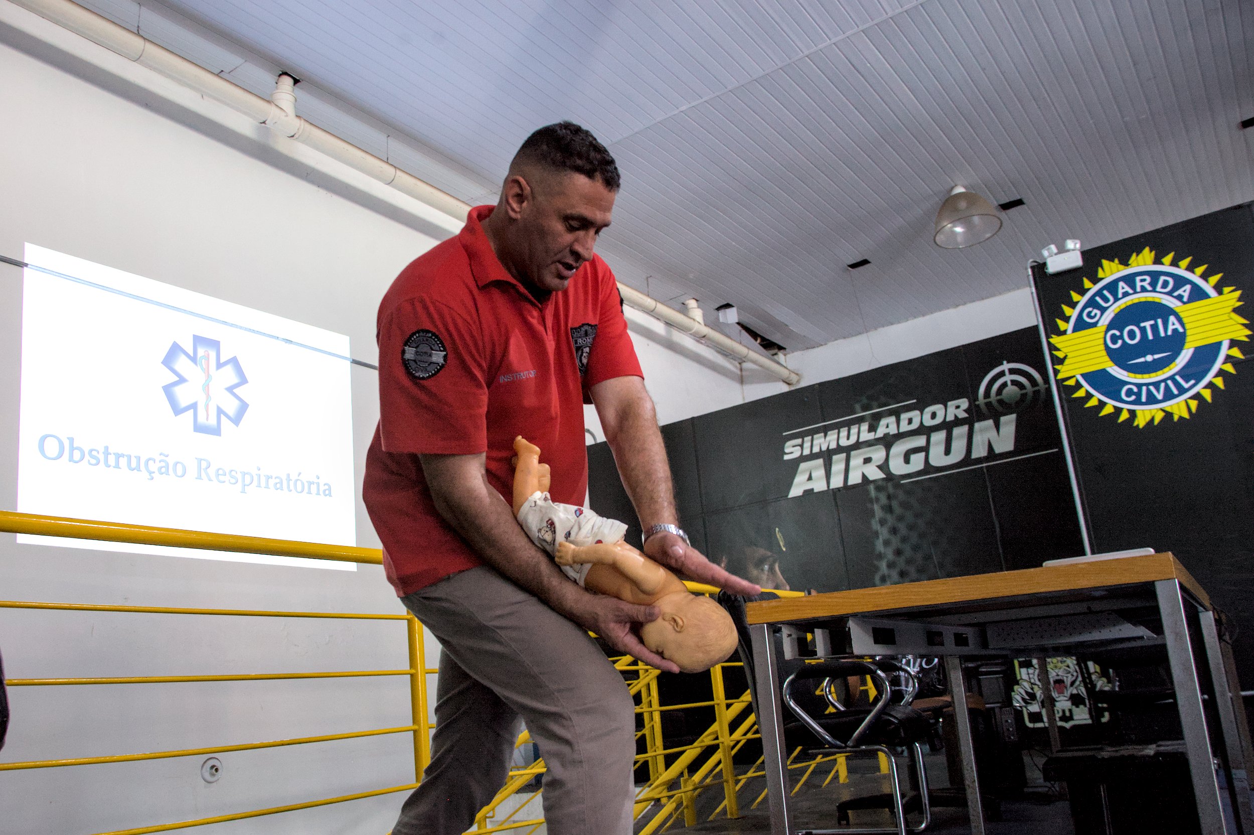 Guardas Civis Municipais de Cotia recebem novas insígnias de promoção