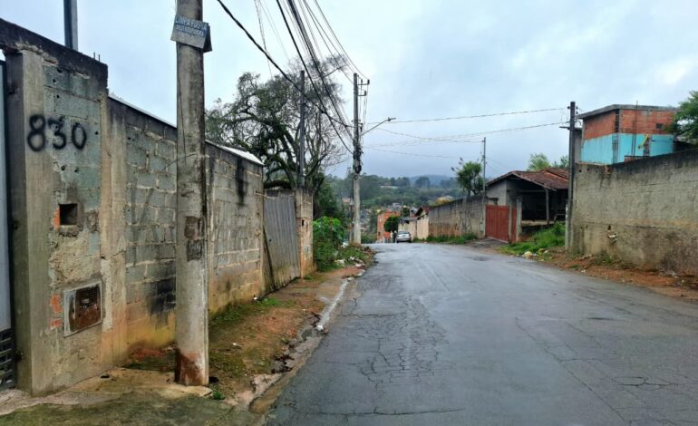 Interdição viária chega a um novo trecho da rua Adriano P. de Oliveira por conta de obras