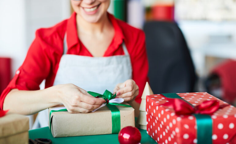 Sebrae-SP ensina a vender mais no Natal com cursos gratuitos em Itapevi e Taboão da Serra