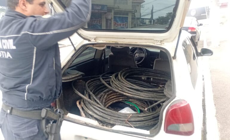 Guarda Civil prende três indivíduos por furto de cabos em Caucaia do Alto e lacra ferro-velho irregular