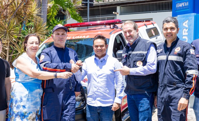 Teco entrega novos uniformes a agentes de saúde e de endemias