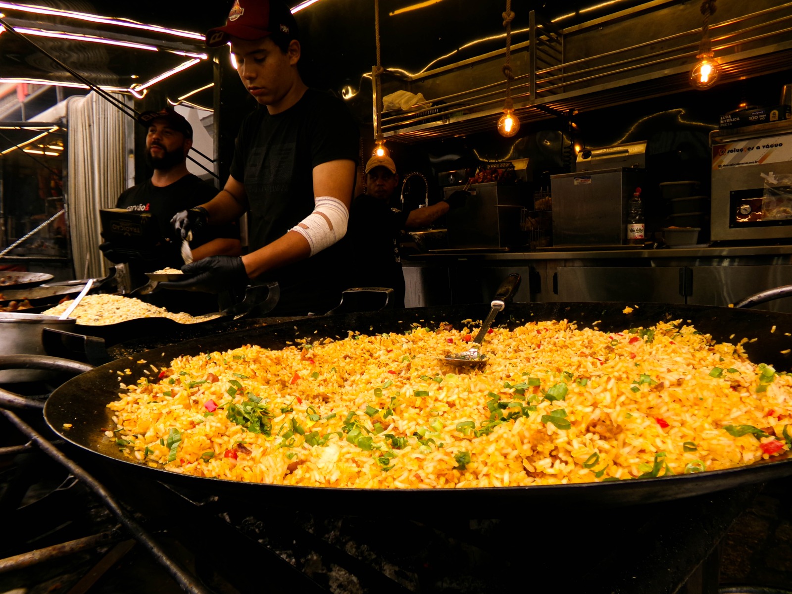🔥 BURNING FEST – BATALHA DE ASSADORES leva para Osasco o Busão do churrasco e Pit Smoker maior do Mundo no Feriado da Consciência Negra.