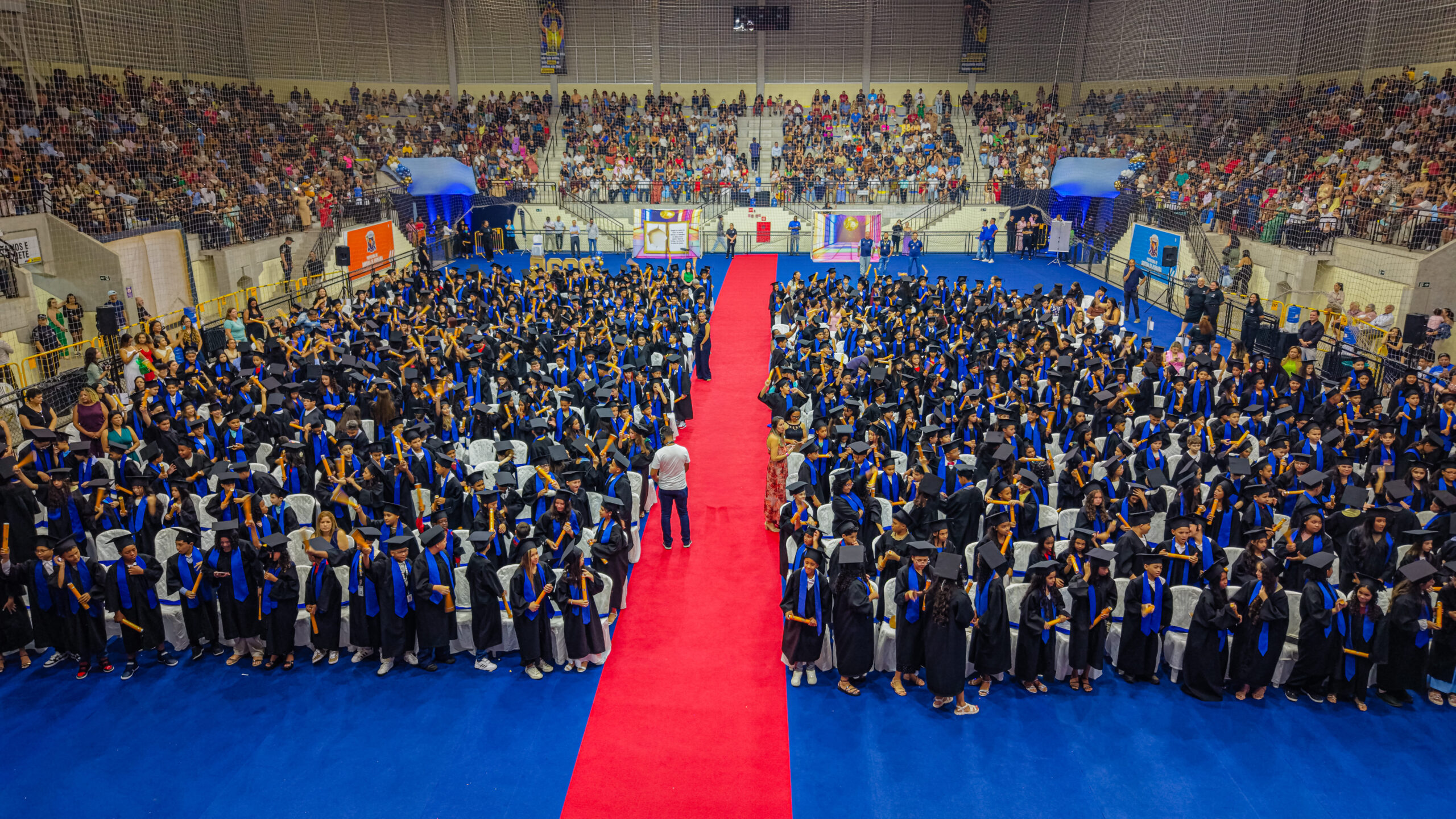 Santana de Parnaíba celebra o futuro de seus jovens talentos em formaturas memoráveis na Arena de Esportes
