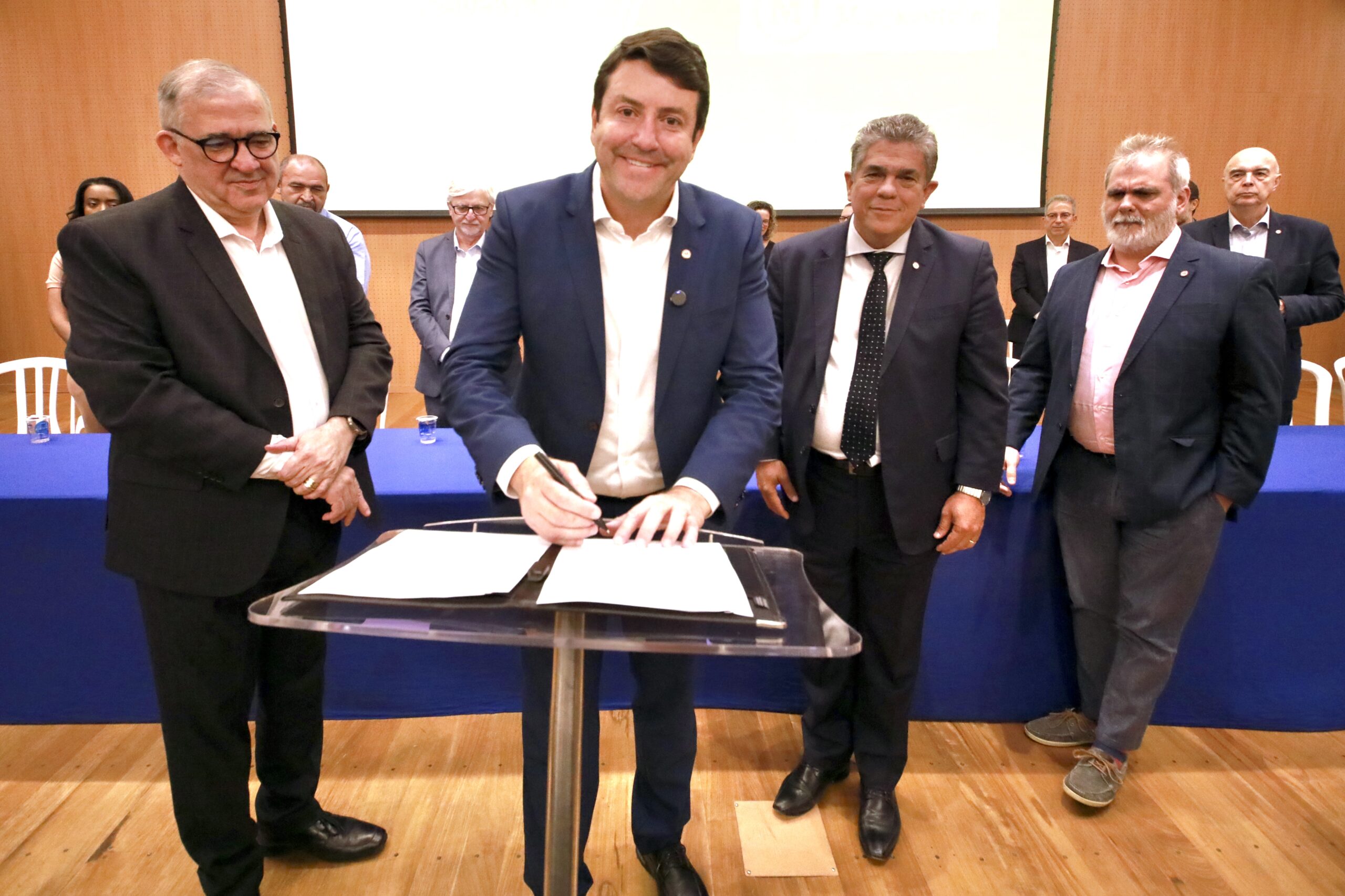 Prefeitura de Santana de Parnaíba lança a UniParna, iniciativa para ampliar o acesso ao Ensino Superior 