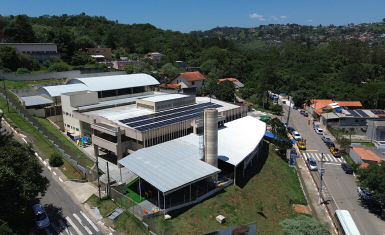 Prefeitura avança na implantação de placas solares em prédios públicos