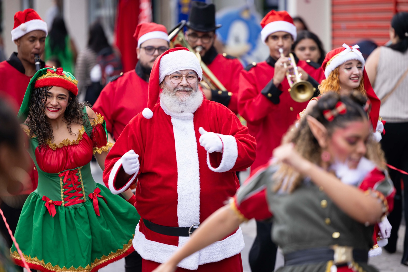 Clube do Balanço, circo, teatro e apresentações de dança, animam a última semana da Rua de Natal de Itapevi e embalam as comemorações natalinas